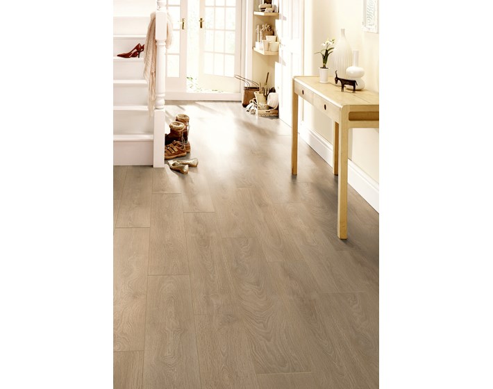 LAMINAT 12mm AC5 HRAST LIGHT BRUSHED V-FUGA (1,48m2/pak)